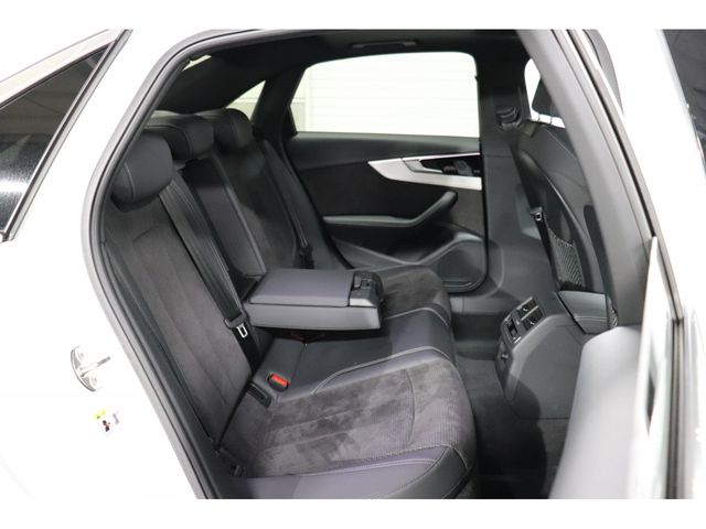 Audi A4 2021-03 18299-11