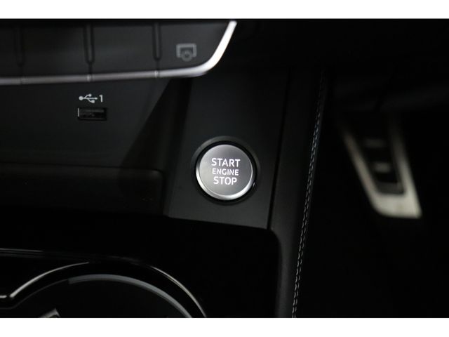 Audi A4 2021-03 18299-20