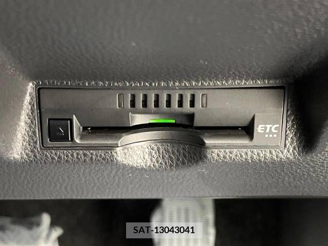 Toyota YARIS 2021-03 221879-5