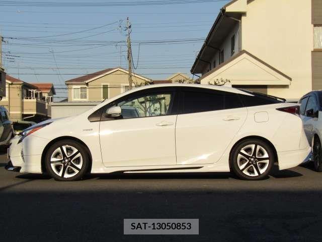 Toyota PRIUS 2017-09 246156-4