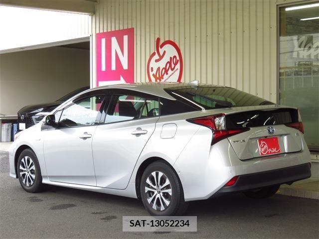 Toyota PRIUS 2019-07 281907-1