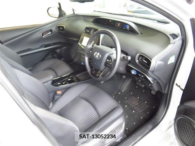 Toyota PRIUS 2019-07 281907-4