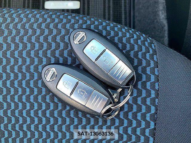 Nissan NOTE 2015-04 372278-5