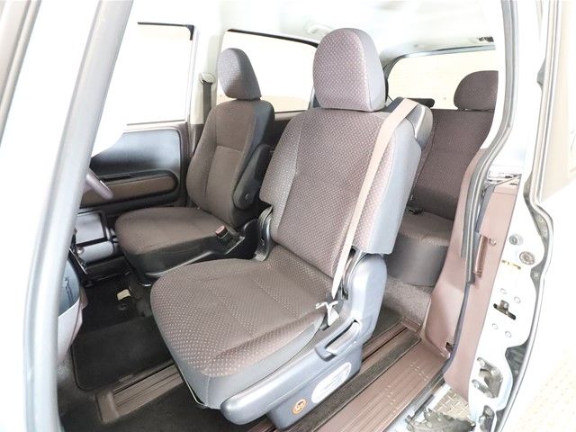 Toyota SPADE 2014-12 192505-6