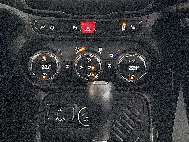 Jeep RENEGADE 2018-03 8522-8