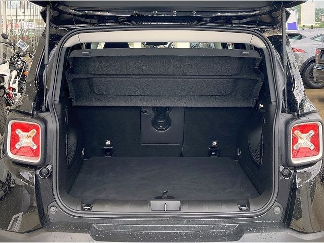 Jeep RENEGADE 2018-03 8522-13