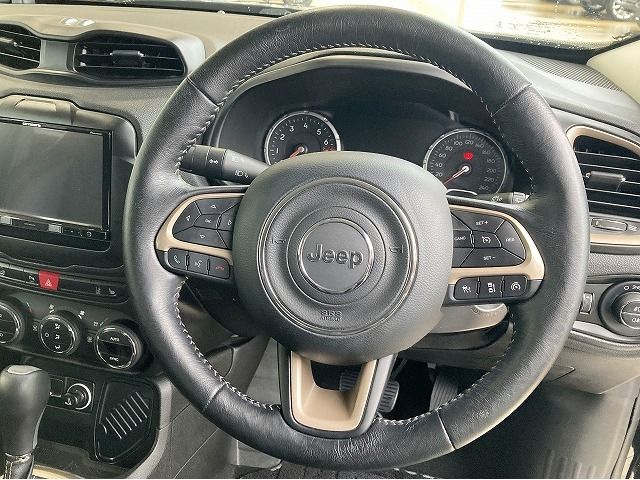 Jeep RENEGADE 2018-03 8522-10