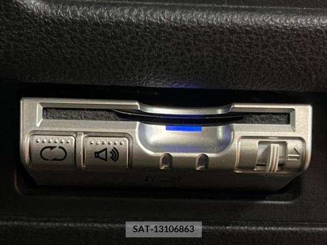 Nissan JUKE 2010-11 327785-4