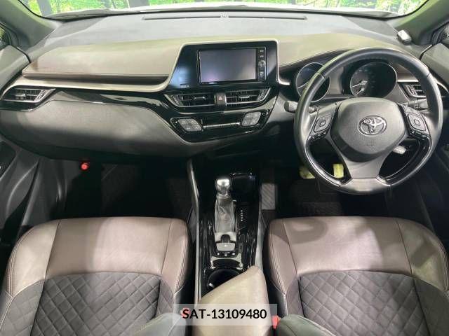 Toyota C-HR 2017-10 265468-1