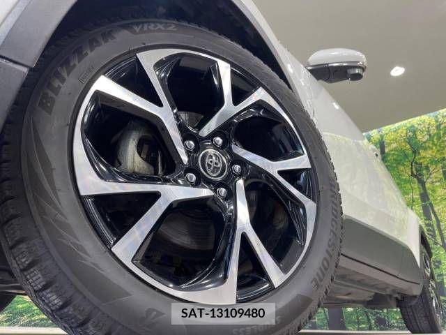 Toyota C-HR 2017-10 265468-12