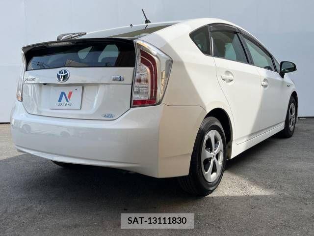Toyota PRIUS 2013-04 282304-16