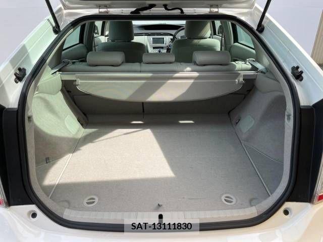 Toyota PRIUS 2013-04 282304-10