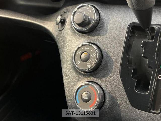 Toyota SIENTA 2015-08 314619-6