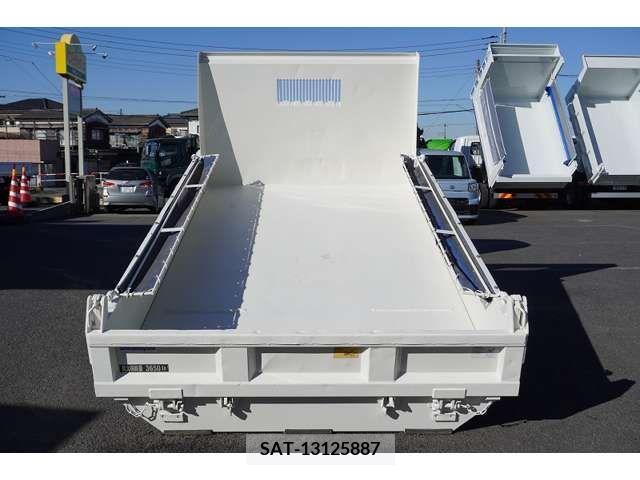 Hino DUTRO 2017-02 205983-18