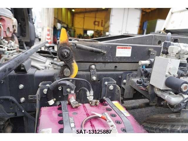 Hino DUTRO 2017-02 205983-12