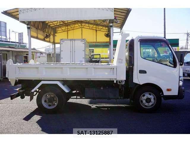 Hino DUTRO 2017-02 205983-4