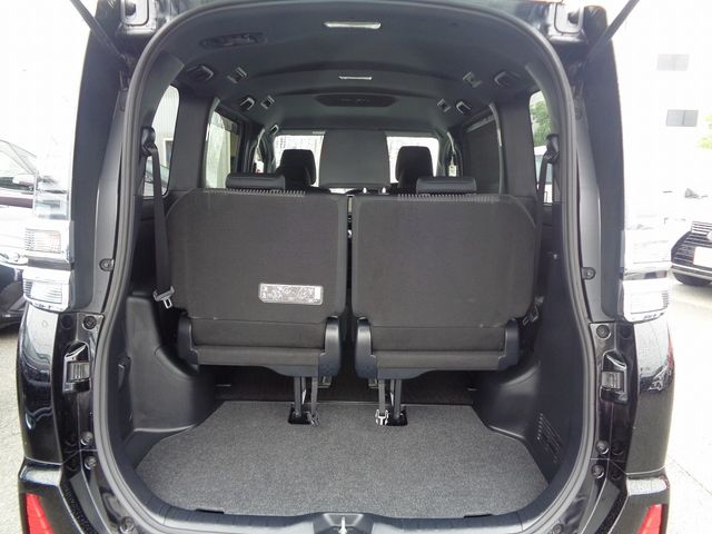 Toyota VOXY 2018-06 21818-7