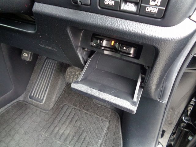 Toyota VOXY 2018-06 21818-17
