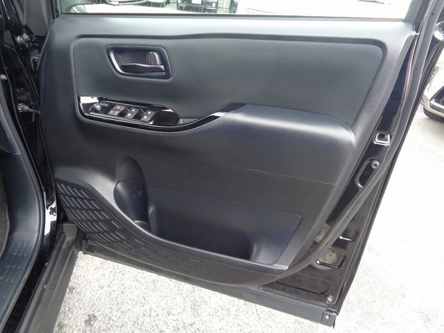 Toyota VOXY 2018-06 21818-19