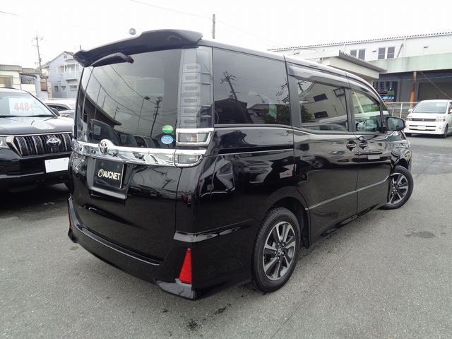 Toyota VOXY 2018-06 21818-2
