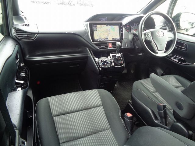 Toyota VOXY 2018-06 21818-10