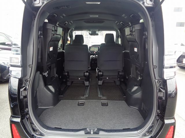 Toyota VOXY 2018-06 21818-8