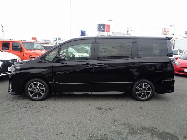Toyota VOXY 2018-06 21818-28