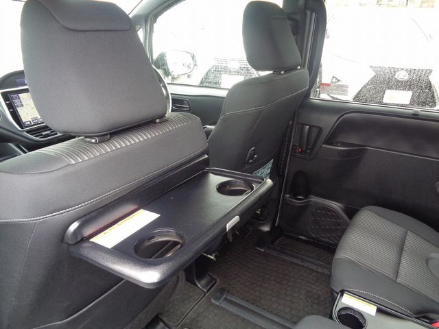 Toyota VOXY 2018-06 21818-22