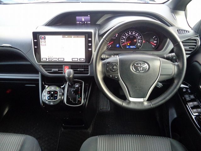 Toyota VOXY 2018-06 21818-1