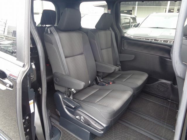Toyota VOXY 2018-06 21818-5