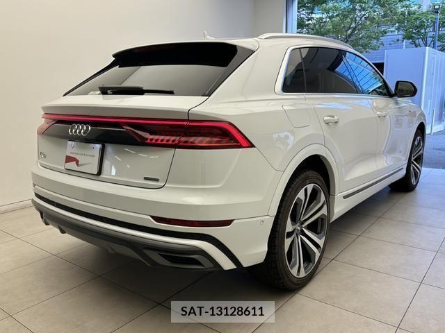 Audi Q8 2019-10 356618-1