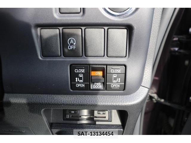 Toyota VOXY 2014-10 231078-17