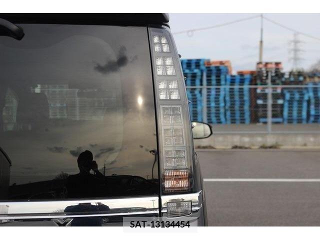 Toyota VOXY 2014-10 231078-10