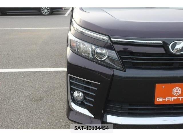 Toyota VOXY 2014-10 231078-9