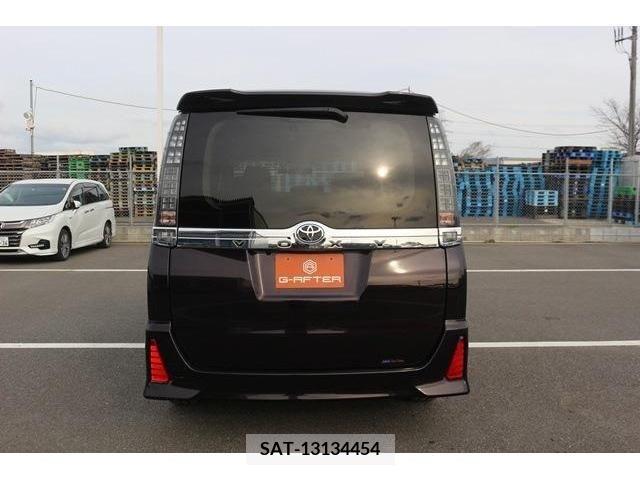 Toyota VOXY 2014-10 231078-7