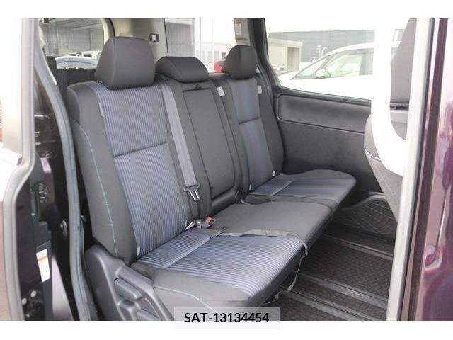 Toyota VOXY 2014-10 231078-13