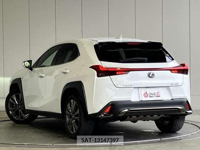 Lexus UX 2020-06 275878-2