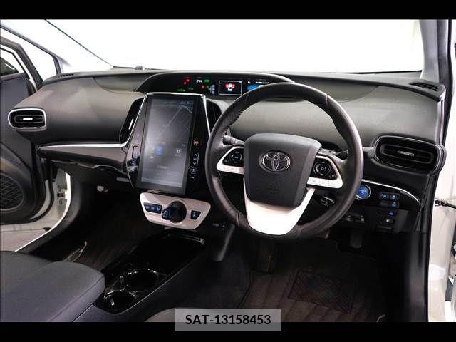 Toyota PRIUS PHV 2017-07 322602-1