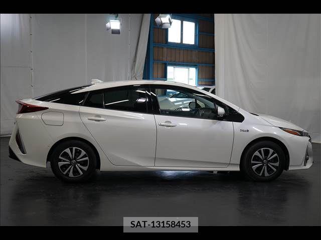 Toyota PRIUS PHV 2017-07 322602-15