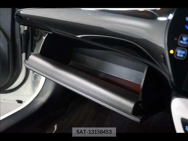 Toyota PRIUS PHV 2017-07 322602-12