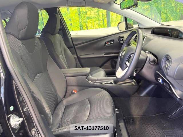 Toyota PRIUS 2017-11 366448-8