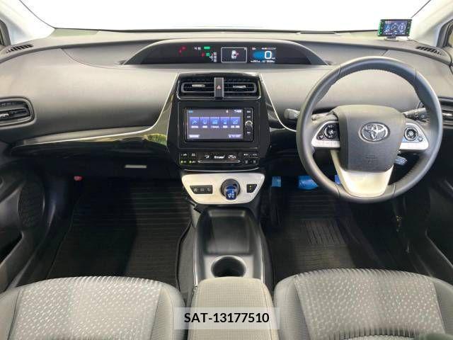 Toyota PRIUS 2017-11 366448-1