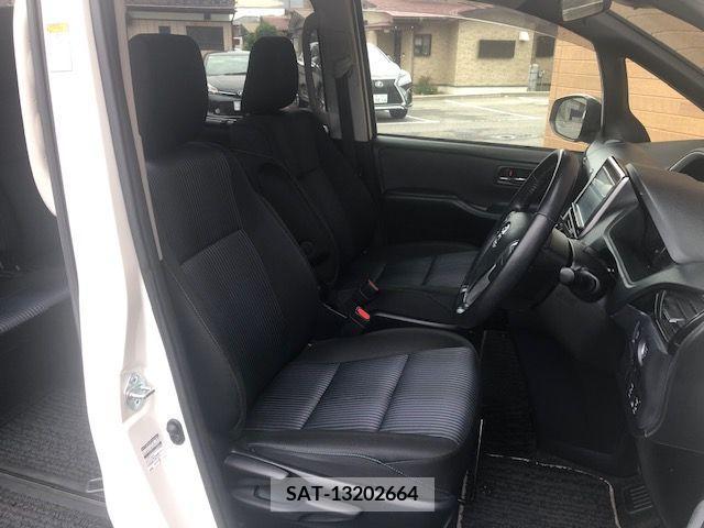 Toyota VOXY 2016-10 378463-3