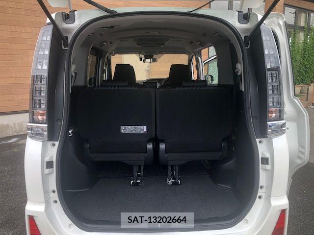 Toyota VOXY 2016-10 378463-15