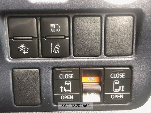 Toyota VOXY 2016-10 378463-11