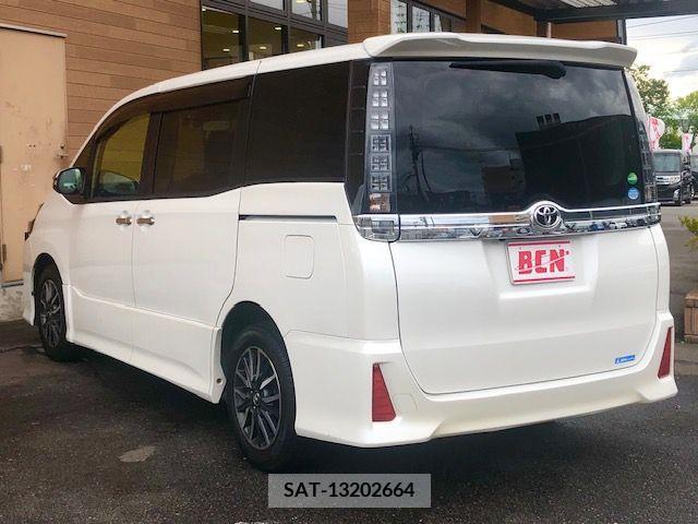 Toyota VOXY 2016-10 378463-8