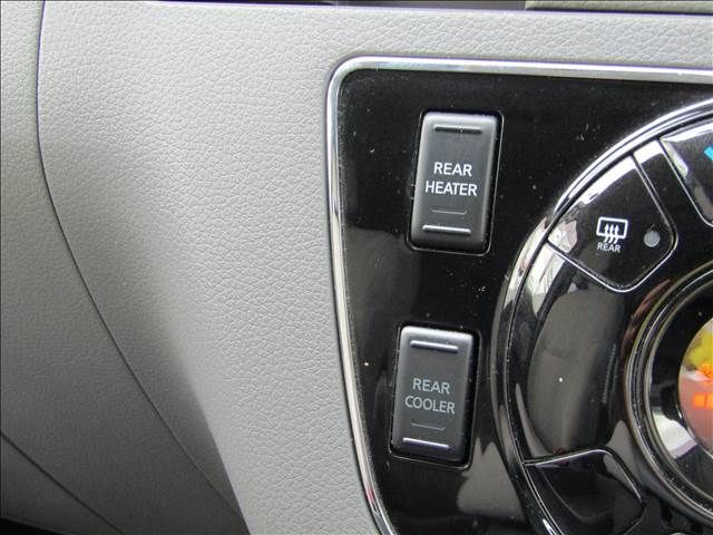 Nissan NV350 Caravan Microbus 2017-08 14077-13