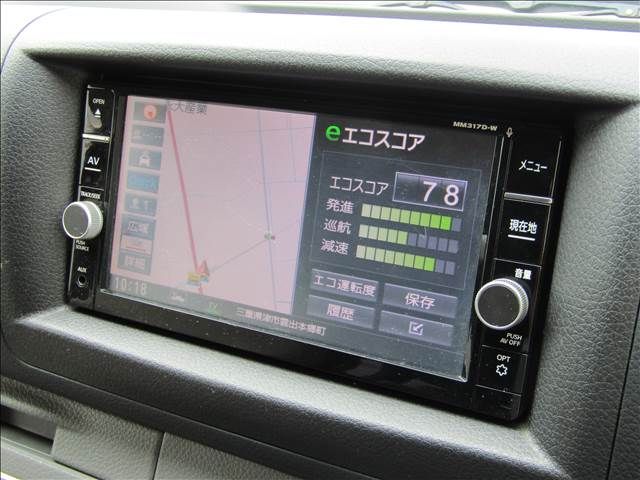 Nissan NV350 Caravan Microbus 2017-08 14077-3
