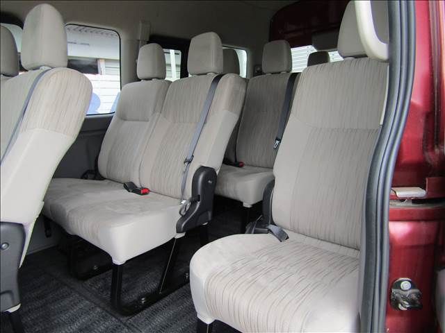 Nissan NV350 Caravan Microbus 2017-08 14077-23
