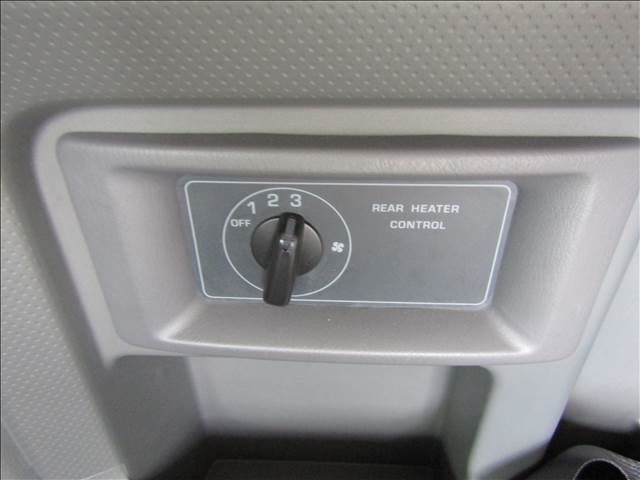 Nissan NV350 Caravan Microbus 2017-08 14077-29